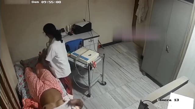 Horny Desi Tamil Aunty Nurse Cream Leg Caught Viral